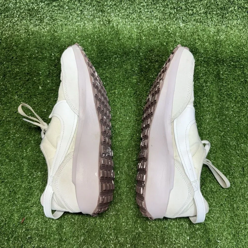 Nike Womens Waffle Debut DH9523-106 White Running Shoes Sneakers Sz 9.5 M
